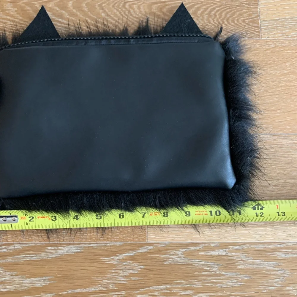 Fuzzy Cat Clutch